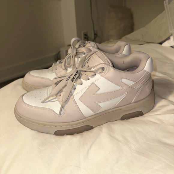 Off-white sneakers - Picture 3 of 5